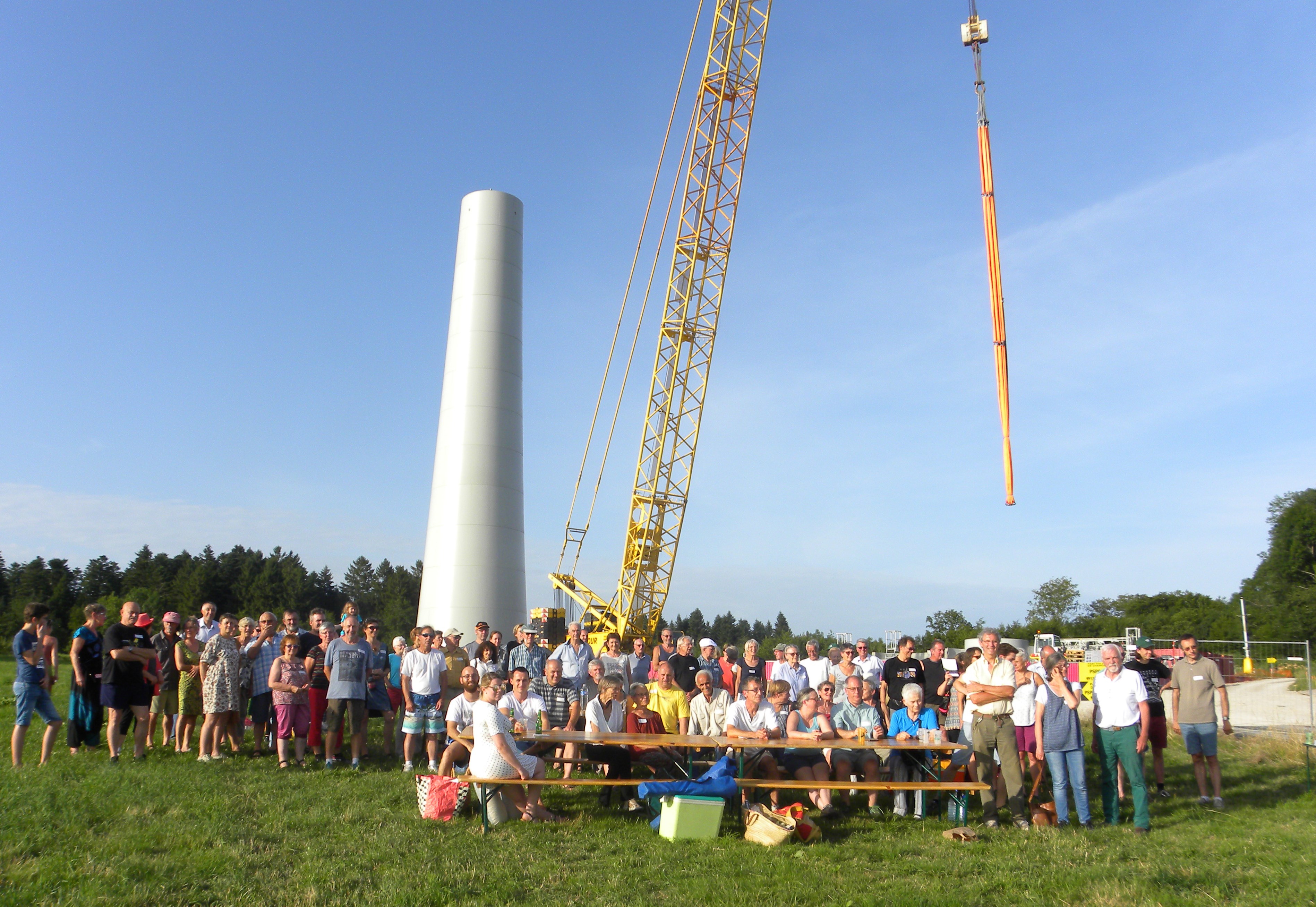 Installation d'une éolienne - Crédit photo Jean-Louis Dufour