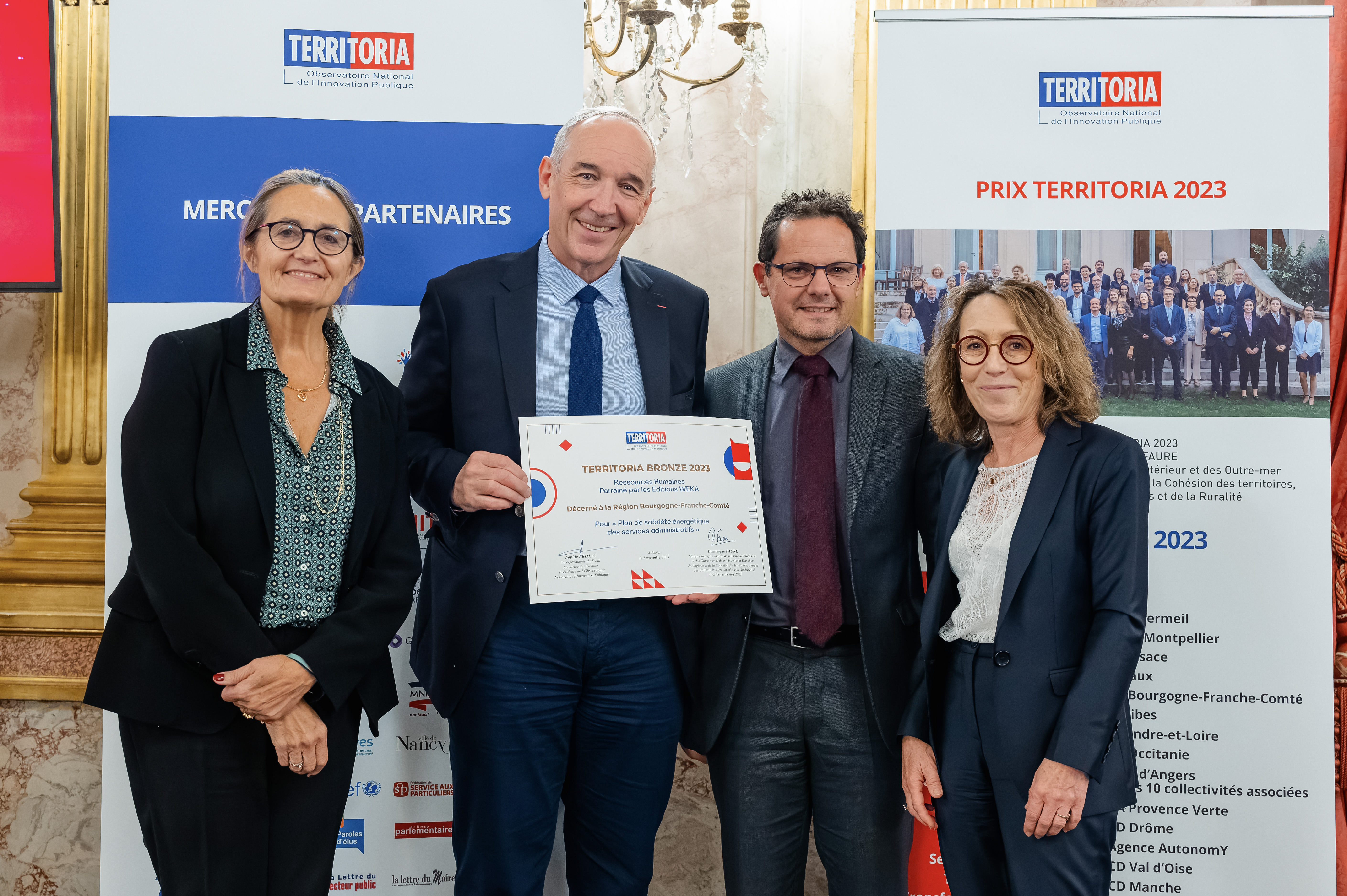 Le Territoria de bronze a été remis à Gilles Da Costa, directeur général des services et à Jérôme Durain, Conseiller régional. Photo : Nicolas Fagot - Studio9