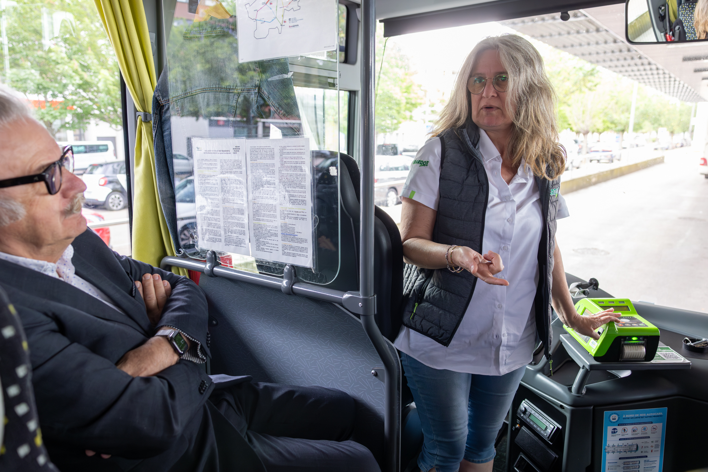 Ingrid est chauffeuse de bus Mobigo : « La carte bleue était beaucoup demandée par les clients qui n’avaient pas forcément de monnaie sur eux ». Photo : Xavier Ducordeaux.