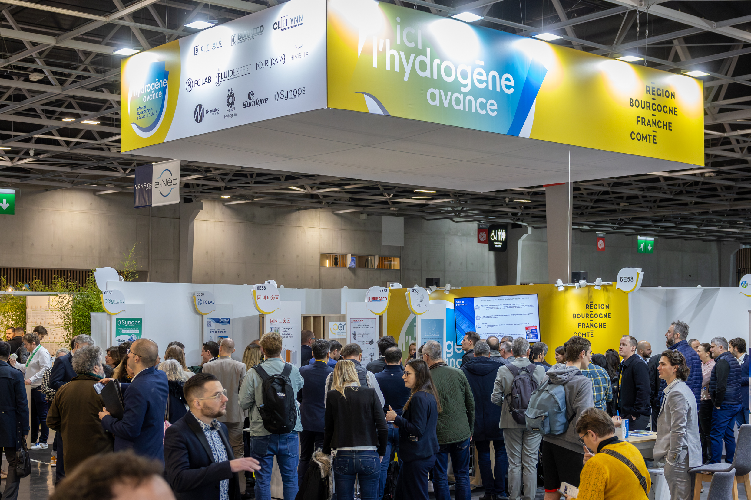 Beaucoup de monde sur le stand régional hydrogène, mardi 28 janvier, pour l’ouverture du salon Hyvolution 2025 - Photo Xavier Ducordeaux