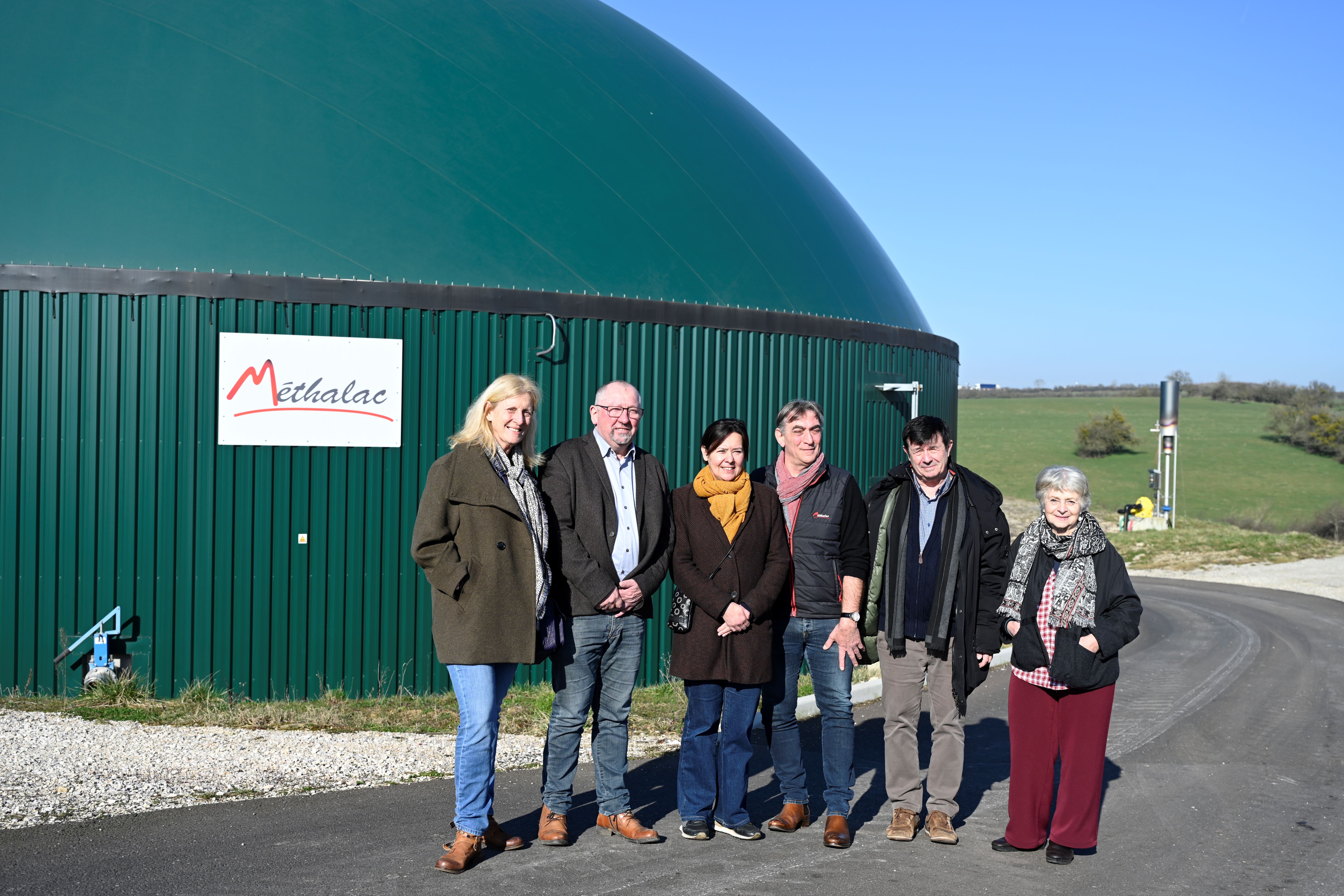 Christian Morel, Stéphanie Modde, Eric Houlley, vice-présidents de la Région Bourgogne-Franche-Comté, et Laurent Delain sur le site de Pusey (70). Crédit Emma Miskizak