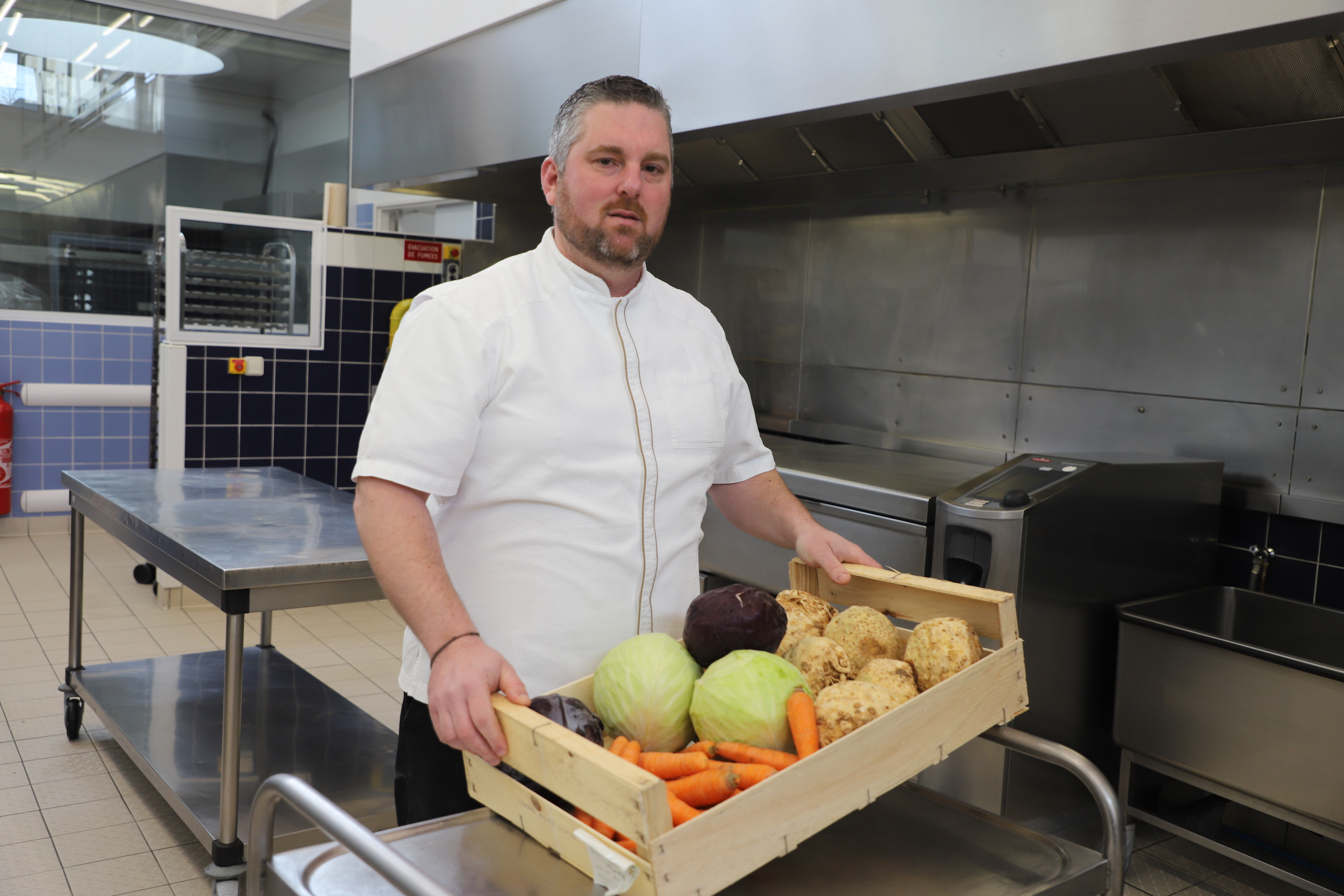 Romain Turban, chef de cuisine au lycée Montchapet à Dijon (21) - Photo Xavier Ducordeaux