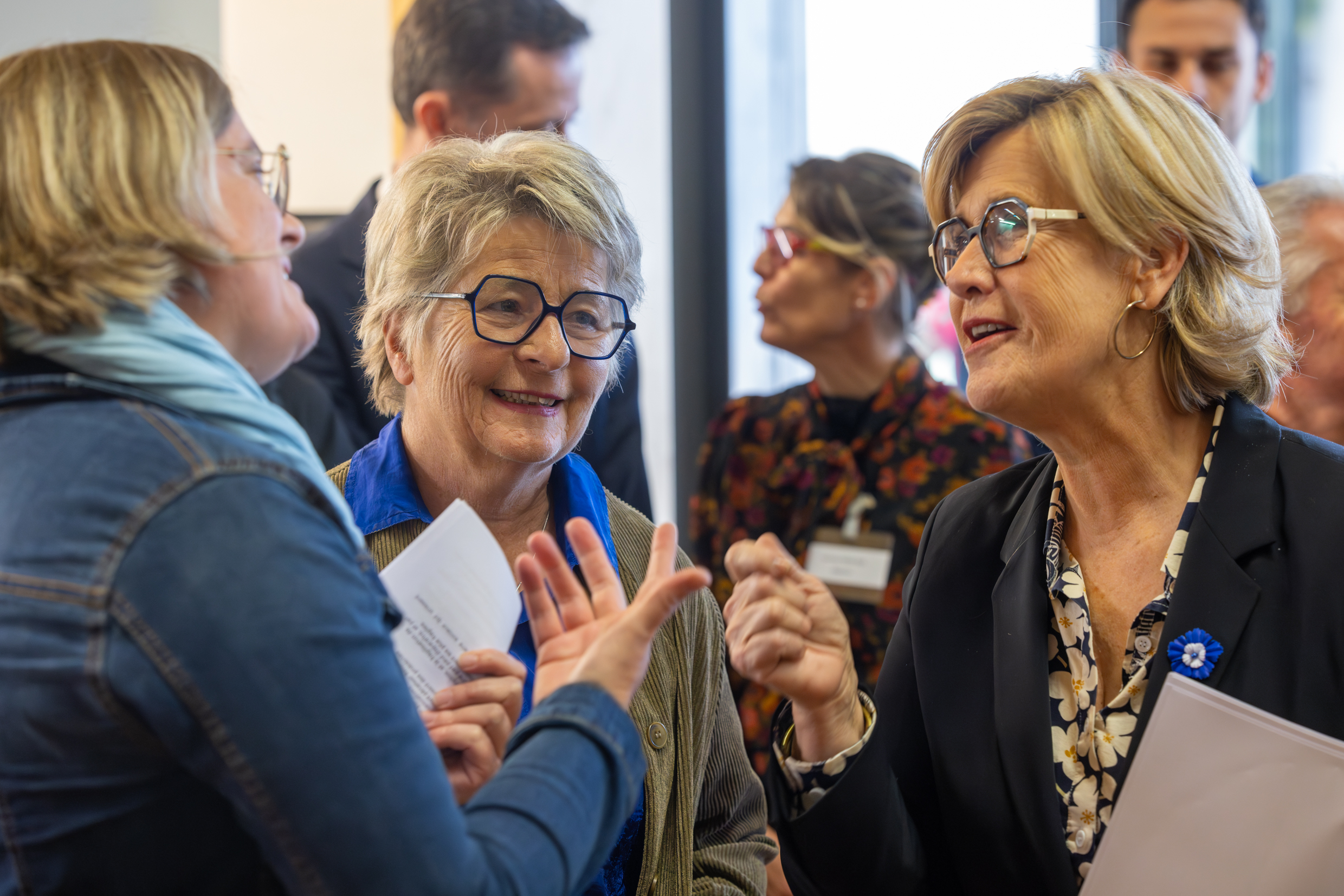 Tatiana Desmarest, Marie-Guite Dufay et la ministre Marie-Agnès Poussier-Winsback. Photo : Xavier Ducordeaux