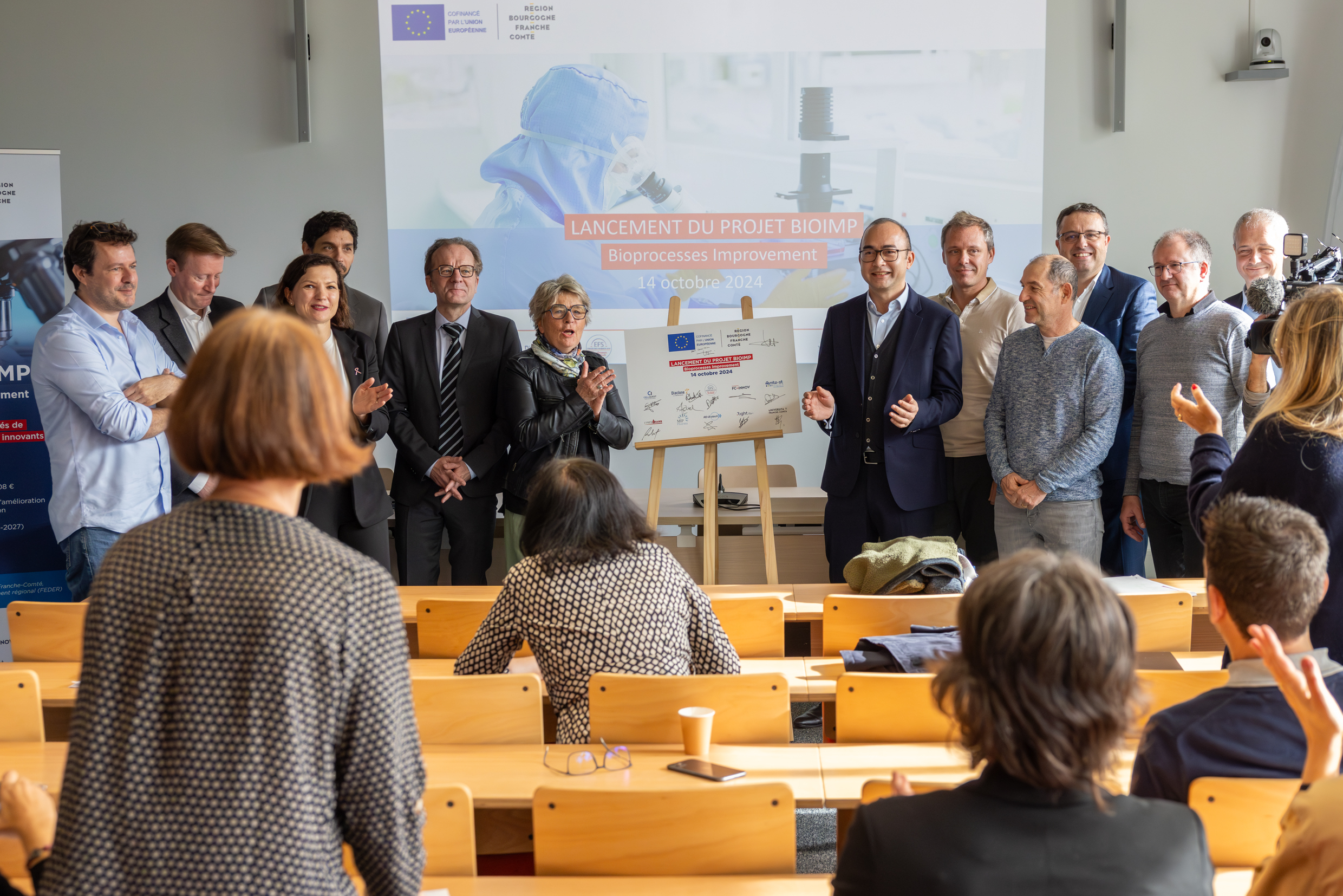 Industriels et personnalités académiques, réunies pour le lancement du projet BioIMP, lundi 14 octobre 2024, à Besançon. Photo : Xavier Ducordeaux.