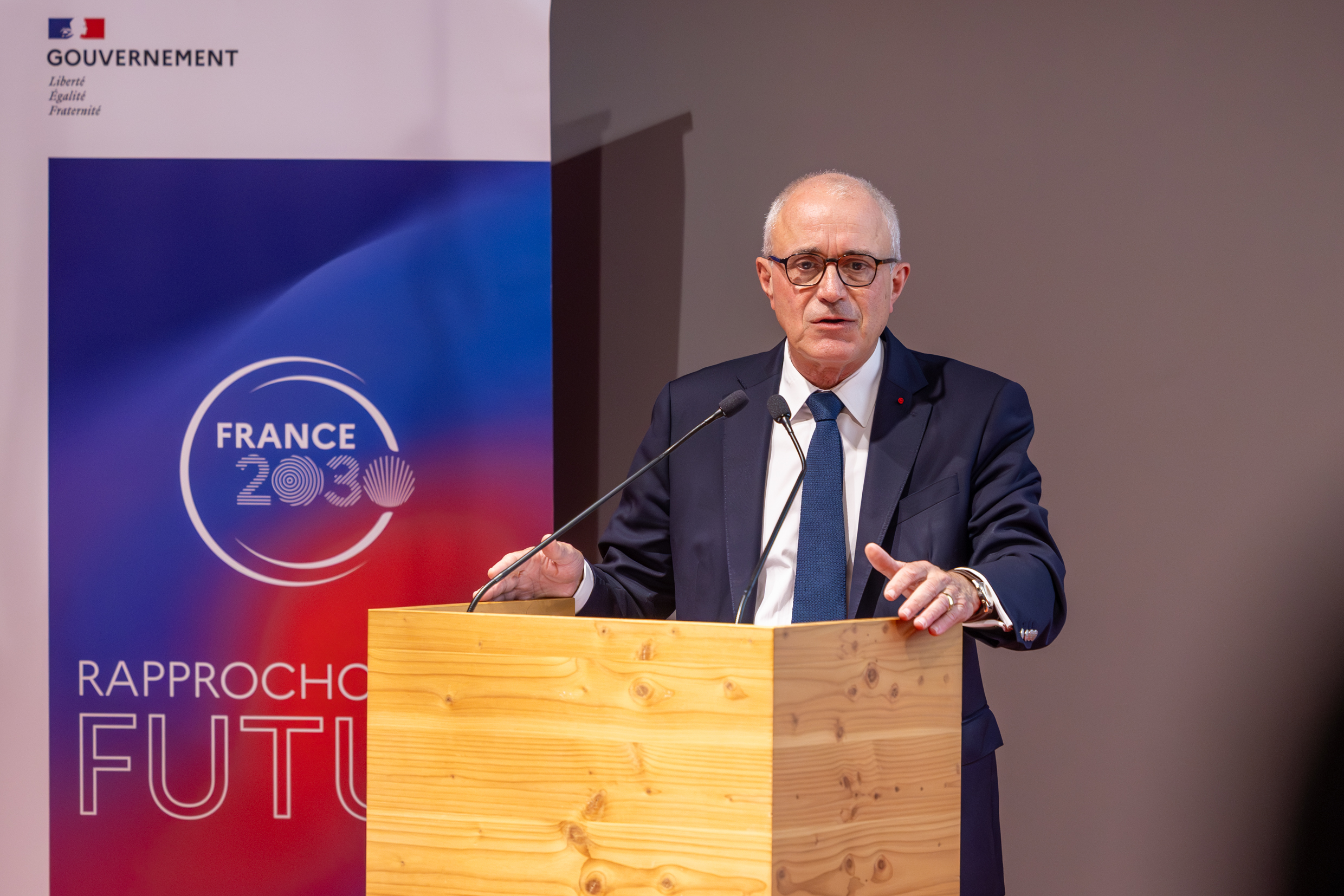 « France 2030, ça marche. Quand ça va bien, il faut le dire » a insisté le Préfet de Région Paul MOURRIER. Photo : Xavier DUCORDEAUX.