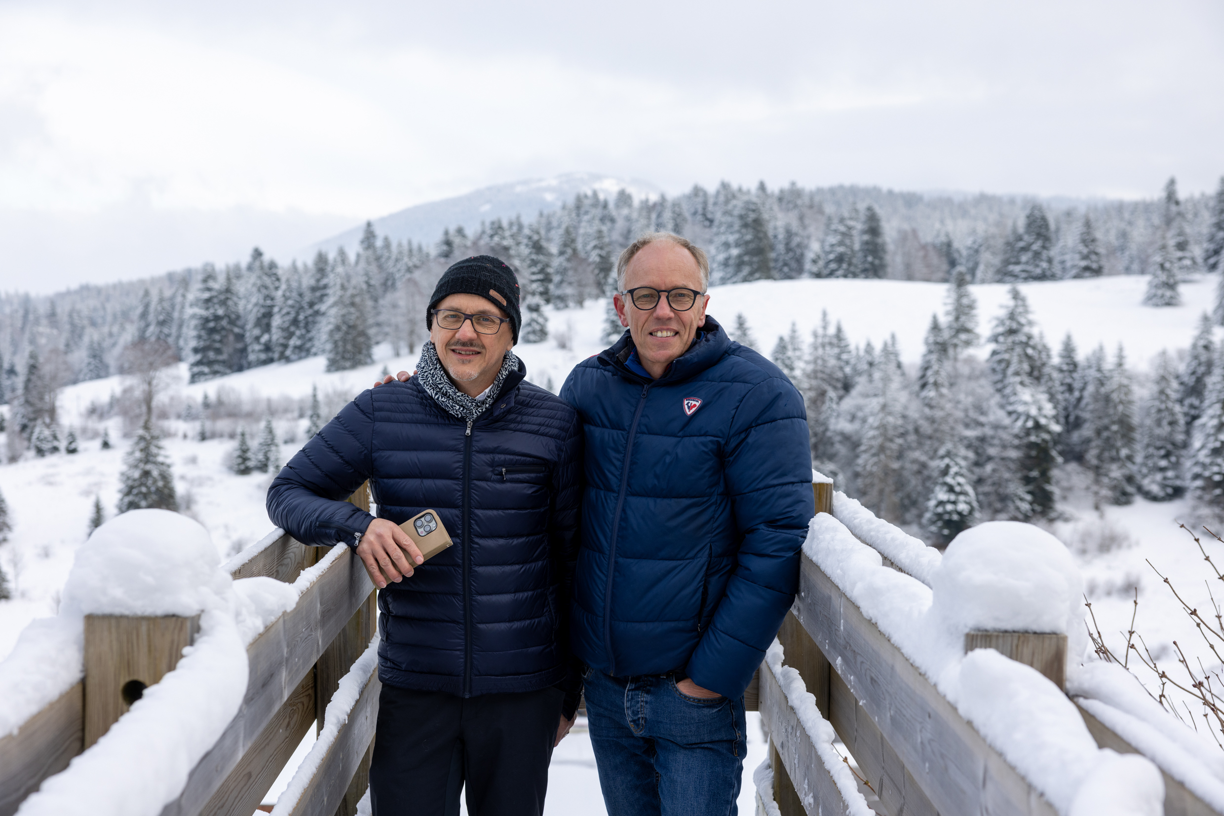 Frédéric Poncet, conseiller régional, est venu réaffirmer le soutien de la Région à Jura Ski Event et à Nicolas Michaud. Photo : Xavier Ducordeaux