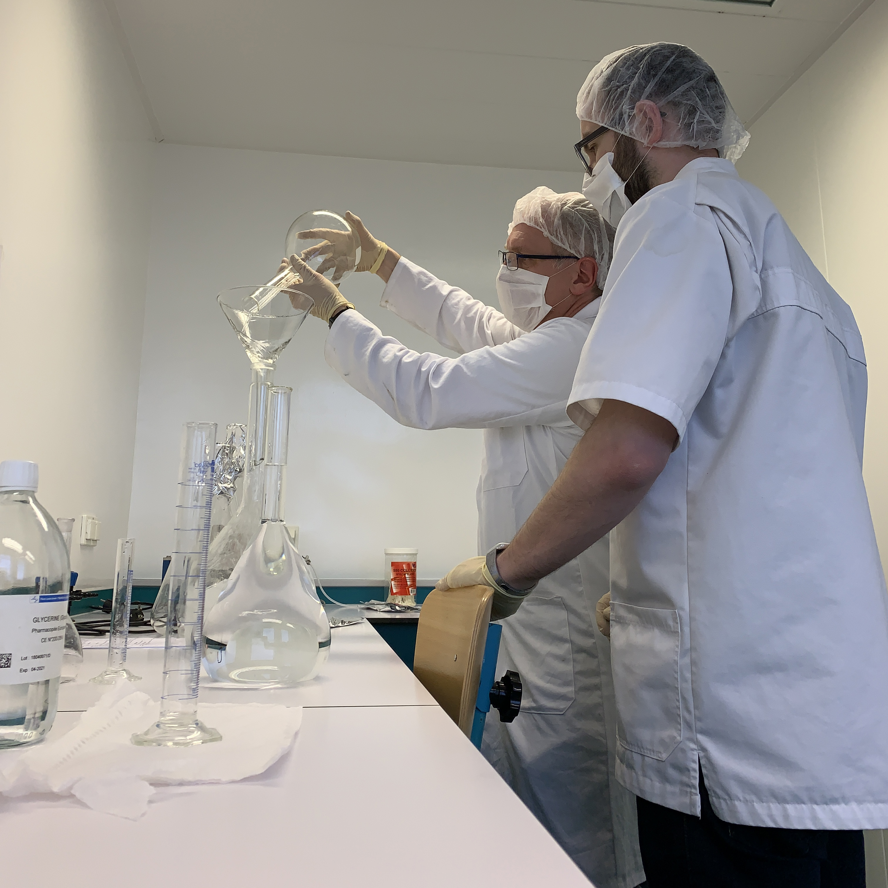 Fabrication de gel hydroalcoolique à la faculté de pharmacie