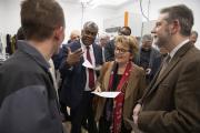 Geoffrey, apprenti en deuxième année de BTS au lycée Jules-Haag de Besançon, mesure la chance qu’il a de se former avec des équipements aussi perfectionnés ©DavidCesbron