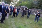 Isabelle Jounot, salariée des Pépinières Naudet a présenté quelques parcelles du pôle agroforestier qui s’étend sur 50 ha et deux communes (Leuglay et Voulaines-les-Templiers) - Crédit photo Région Bourgogne-Franche-Comté