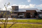 Visible depuis l’autoroute, le nouveau chai fait désormais figure de vitrine de l’école - Photo Région Bourgogne-Franche-Comté Xavier Ducordeaux