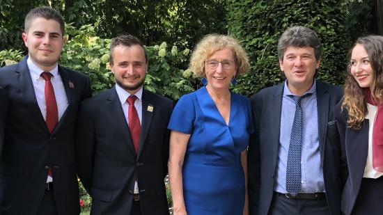Les quatre jeunes sélectionnés à l’honneur, avec Muriel Pénicaud, Ministre du Travail, et Franck Charlier, conseiller régional délégué à l’apprentissage