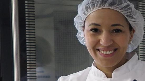 Waffa Coutan, ancienne cadre supérieure pour des marques de luxe, vient de lancer la biscuiterie Mignart à Chalon-sur-Saône (71) - Photo DR