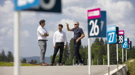 Visite de Willy Bourgeois au stade des Tuffes - Photo David Cesbron - Région Bourgogne-Franche-Comté