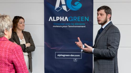 Marie-Guite Dufay, Présidente de Région, visite la startup bisontine Alpha Green, spécialisée dans la dépollution de moteurs thermiques - Photo Xavier Ducordeaux