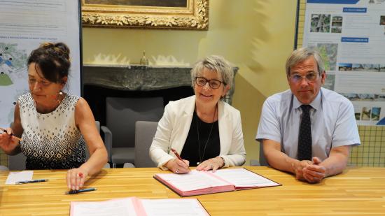 Signature de convention Territoires en action avec la commune de Mont-sous-Vaudrey - Photo Océane Lavoustet