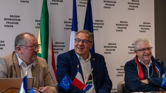 De gauche à droite, Christian Morel, vice-président de la Région en charge de l’agriculture et de l’agroalimentaire, Patrick Molinoz, vice-président en charge du numérique et de l’international, et Alan Winde, Premier ministre de la Province du Cap-Occidental - Photo DR