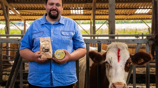 Jean-Maxime Humbert, fabricant de cancoillotte à la ferme les Chansereaux (71) - Crédit Emma Miskizak