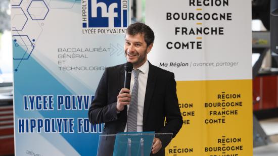 Willy Bourgeois, vice-président de la Région en charge des lycées, de l'offre de formation, de l'apprentissage et de l'orientation, au lycée Hippolyte Fontaine, à Dijon, lundi 1er septembre 2025 - Crédit Vincent Arbelet