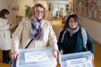 Ils et elles sont venues des 4 coins de la région pour réceptionner leur mallette pédagogique sur les femmes et les microtechniques. Photo : Ilyass Bennani