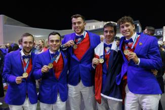 Raphaël Carvalho, Sébastien Lacroix, Thomas Beuchot, François Marty et basile Ménassol repartent de Lyon avec la médaille autour du cou. Photo : Xavier Ducordeaux.