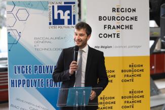 Willy Bourgeois, vice-président de la Région en charge des lycées, de l'offre de formation, de l'apprentissage et de l'orientation, au lycée Hippolyte Fontaine, à Dijon, lundi 1er septembre 2025 - Crédit Vincent Arbelet