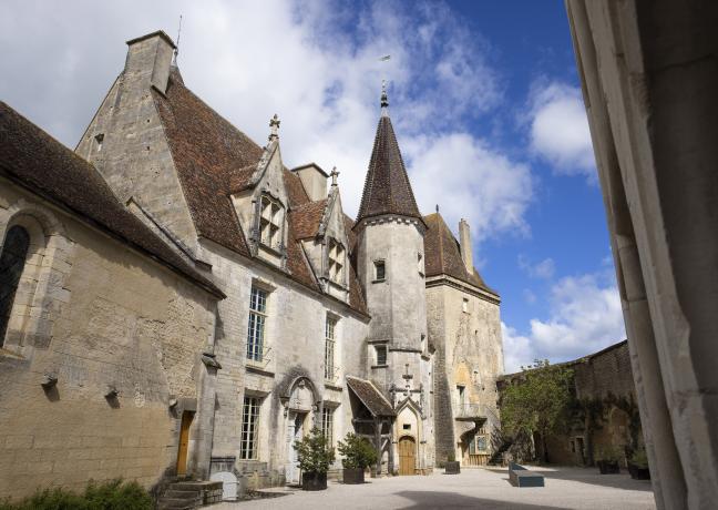 Le château de Châteauneuf (21), propriété de la Région Bourgogne-Franche-Comté – Photo ©David Cesbron
