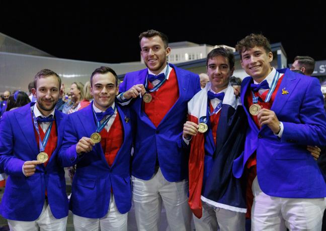 Raphaël Carvalho, Sébastien Lacroix, Thomas Beuchot, François Marty et basile Ménassol repartent de Lyon avec la médaille autour du cou. Photo : Xavier Ducordeaux.