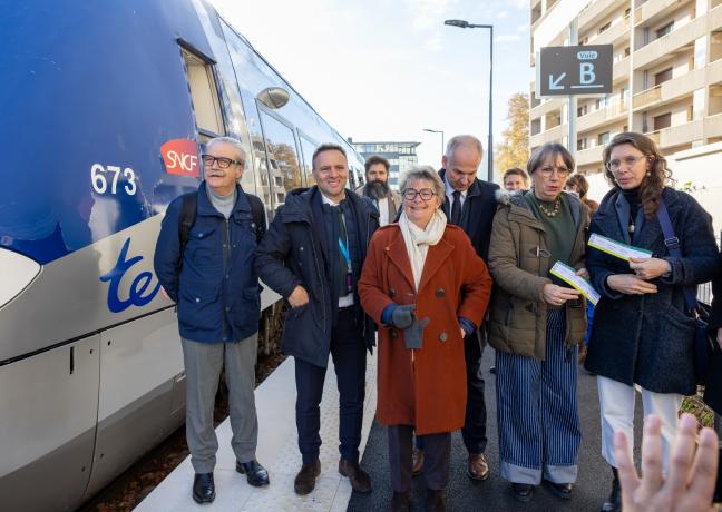 Jeudi 14 novembre 2024, gare de Besançon-Mouillère : après 8 mois de travaux, la ligne des Horlogers reprend vie. Photo : Xavier Ducordeaux.