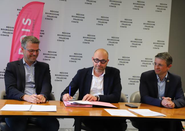 Signature d'une convention entre la Région Bourgogne-Franche-Comté et l’interprofession Fibois Bourgogne-Franche-Comté, mercredi 7 mai à Dijon - Photo Océane Lavoustet