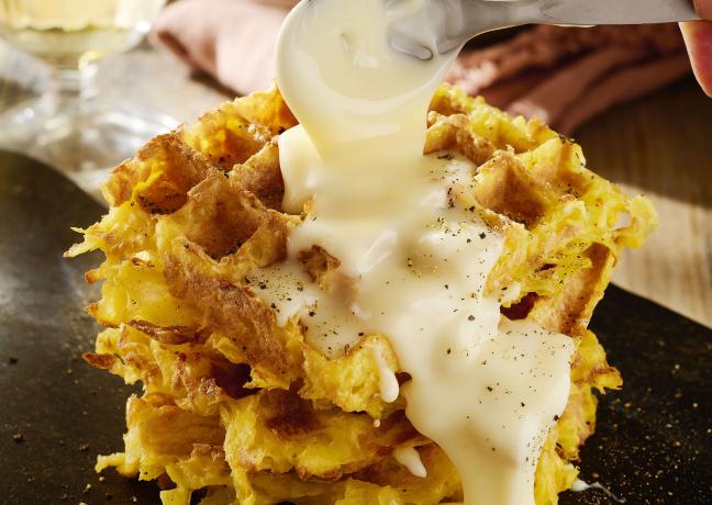 Gaufre de pomme de terre et cancoillotte - Photo Image et associés