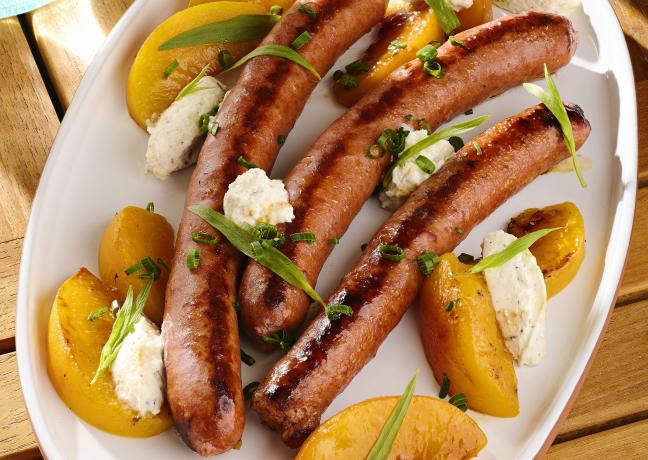 Merguez de brebis, pêche rôtie et mousse de chèvre - Photo Image et associés