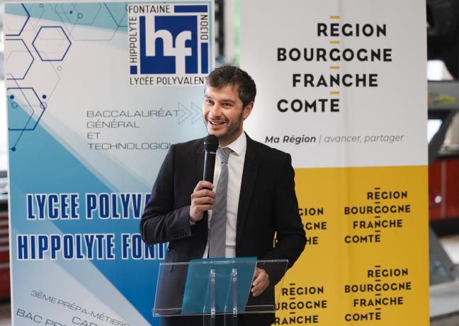 Willy Bourgeois, vice-président de la Région en charge des lycées, de l'offre de formation, de l'apprentissage et de l'orientation, au lycée Hippolyte Fontaine, à Dijon, lundi 1er septembre 2025 - Crédit Vincent Arbelet
